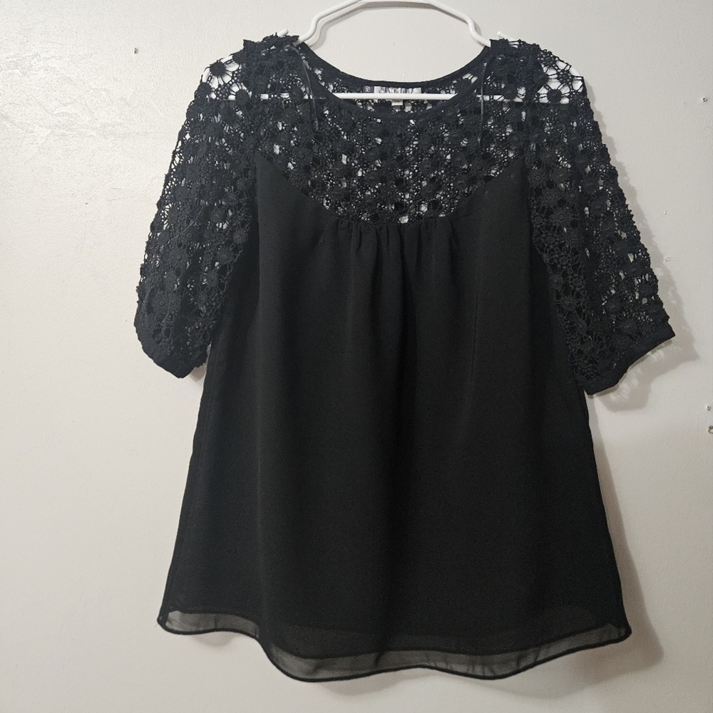 Jennifer Lopez Black Lace Sleeve Blouse!